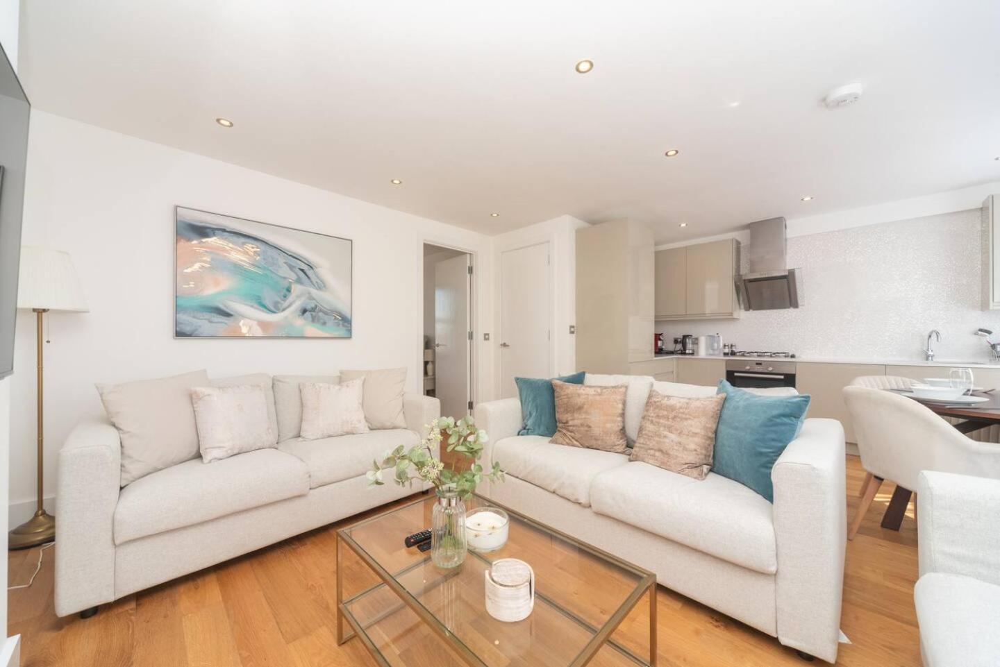 Stunning Spacious En-suite Flat - 6 Min To Trains -pass The Keys Appartamento