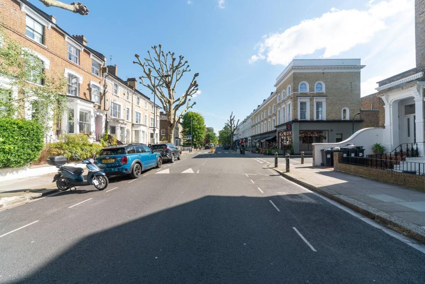 Stunning Spacious En-suite Flat - 6 Min To Trains -pass The Keys *